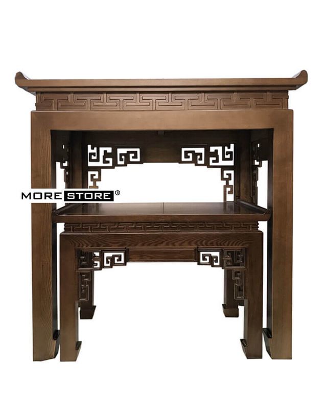 Mẫu bàn thờ gỗ tự nhiên với kiểu dáng bắt mắt, họa tiết hoa văn tinh tế đơn giản được nhiều khách hàng yêu thích và sử dụng.